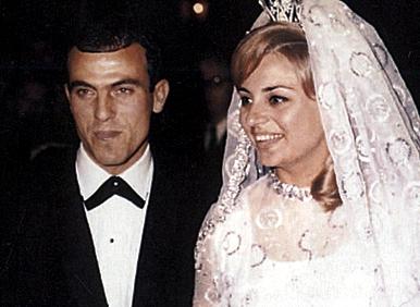 Τα δύσκολα παιδικά χρόνια της Βίκυς Μοσχολιού - Από το τσαγκαράδικο, «Κοτοπούλη του ελληνικού τραγουδιού»