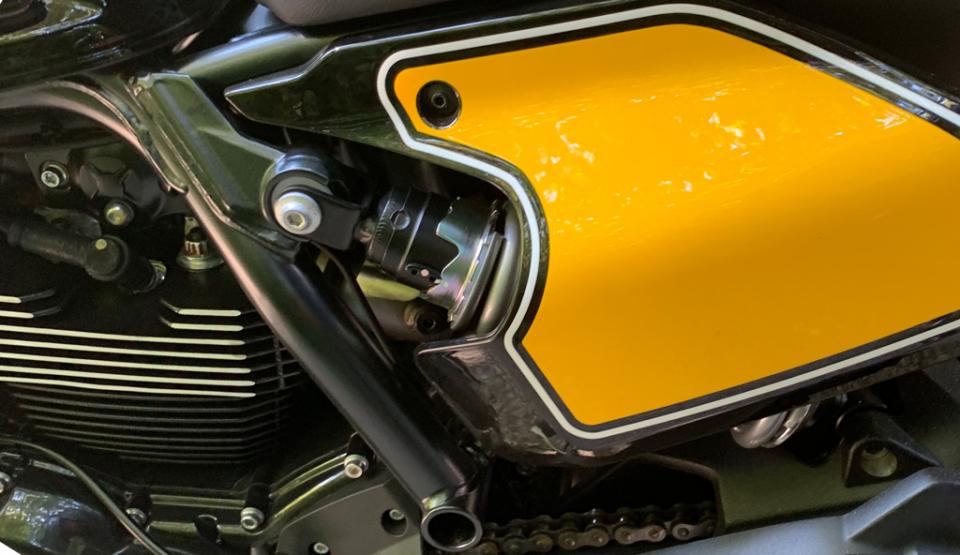 Ducati Scrambler Full Throttle: Τέρμα τα γκάζια με μια sexy Ιταλίδα