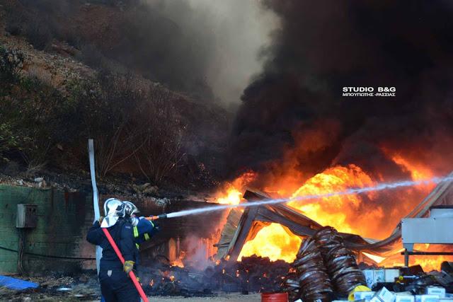 Επικίνδυνη πυρκαγιά σε τυροκομείο στο Άργος (ΦΩΤΟ)