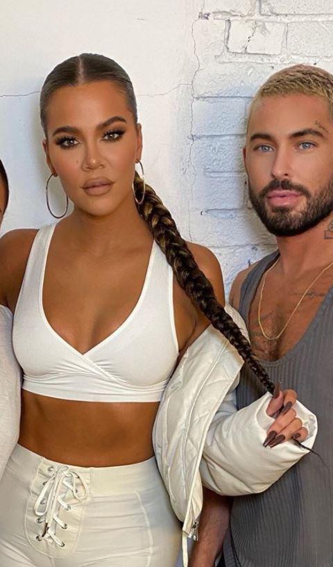 Η Ιωάννα Τούνη ποζάρει με την νέα απίστευτα μακριά κοτσίδα της