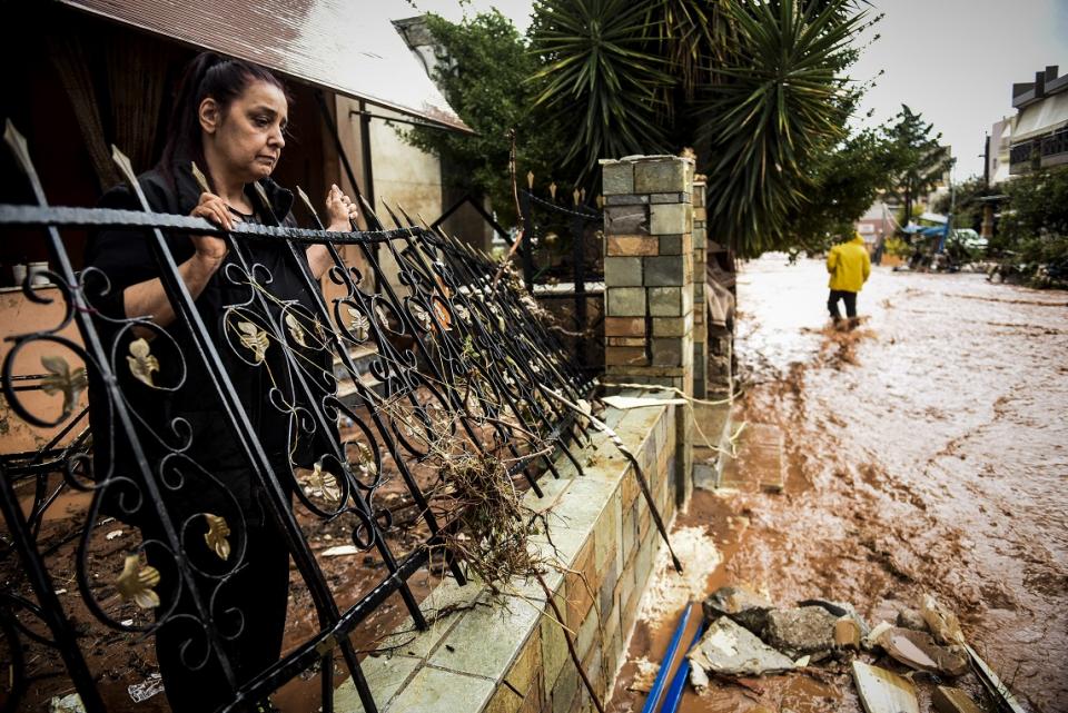 ΑΠΙΣΤΕΥΤΗ ΚΑΤΑΣΤΡΟΦΗ ΣΕ ΜΑΝΔΡΑ ΚΑΙ ΝΕΑ ΠΕΡΑΜΟ