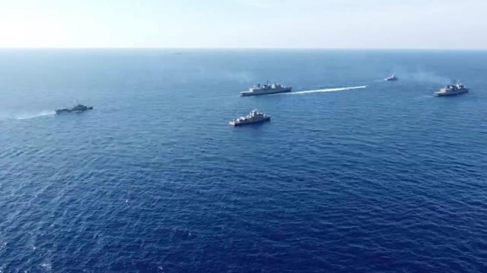 Τα πλοία του Πολεμικού Ναυτικού επιτηρούν στενά το Oruc Reis - Εντυπωσιακές φωτογραφίες