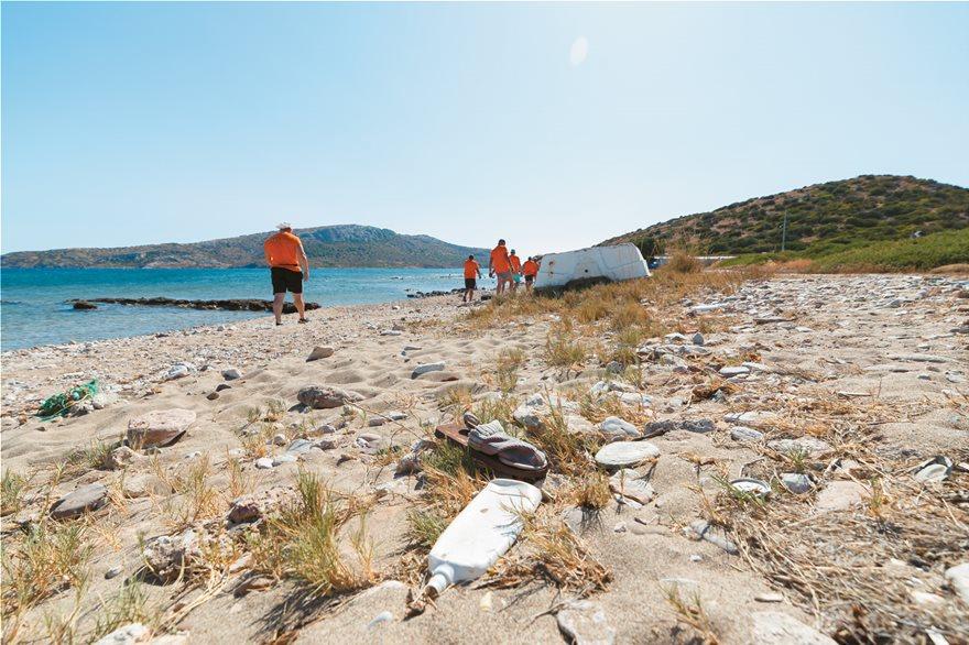 Project Typhoon: Ο «Τυφώνας» που σαρώνει τα σκουπίδια από τις ελληνικές ακτές