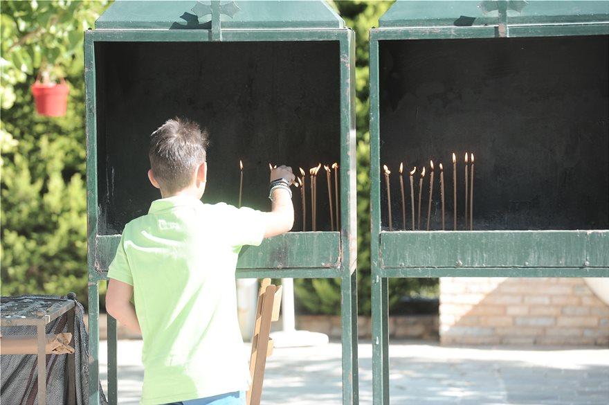 Ανείπωτος πόνος στο μνημόσυνο για τη τραγωδία στο Μάτι