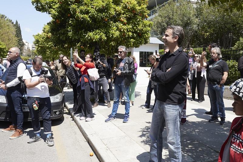 Πρωτοψάλτη: Μουσική συναυλία από ένα φορτηγό - Στάση και στο Μαξίμου με το πρωθυπουργό να βγαίνει έξω και να την χειροκροτεί (ΒΙΝΤΕΟ-ΦΩΤΟ)