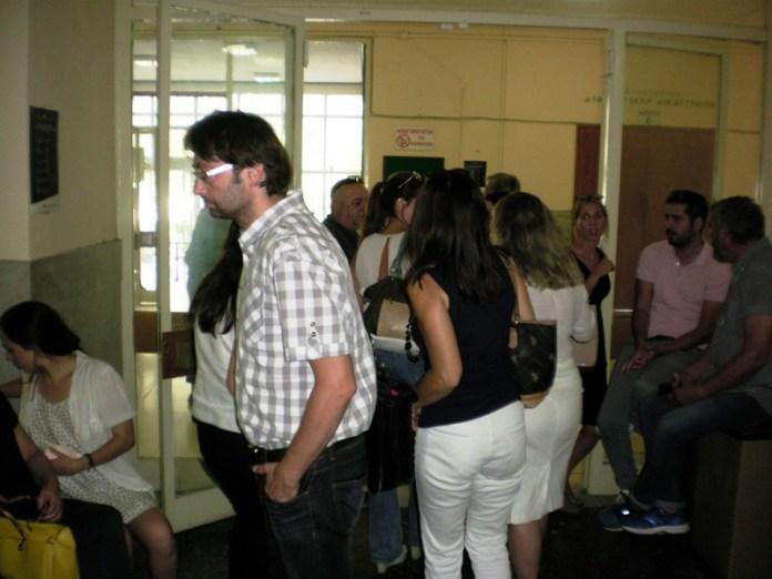 Aλληλέγγυοι ματαίωσαν πλειστηριασμούς στο Ειρηνοδικείο Λάρισας