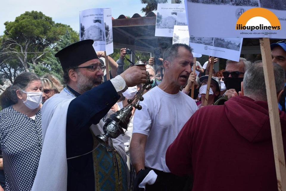 Συμπλοκές έξω από την εκκλησία του Προφήτη Ηλία στην Ηλιούπολη (ΒΙΝΤΕO-ΦΩΤΟ)