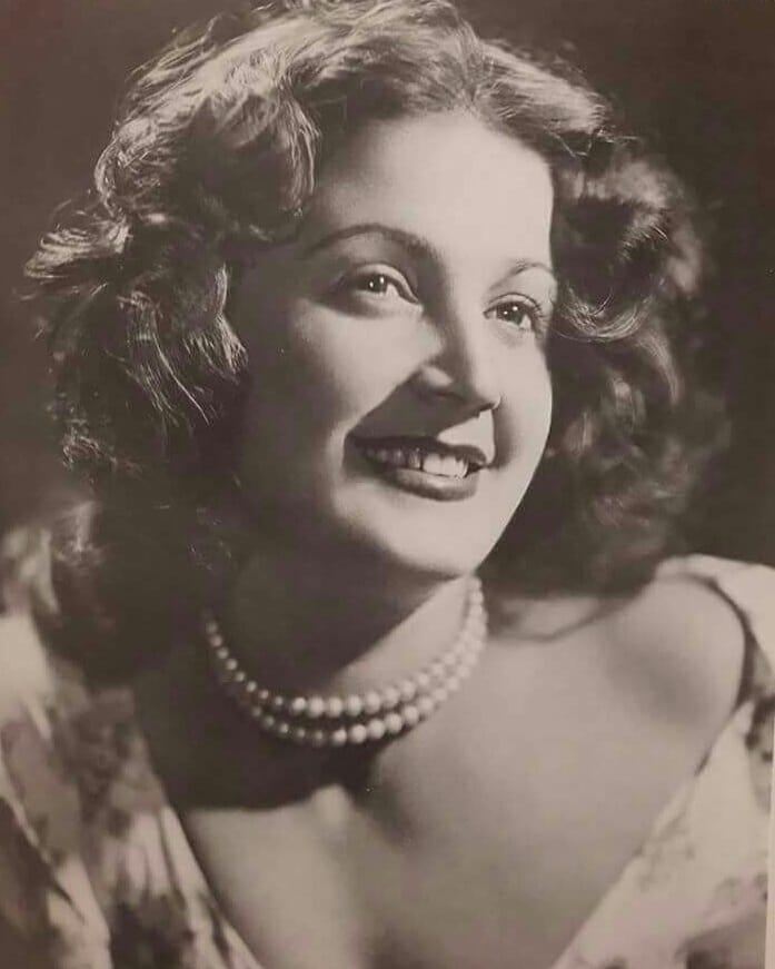 Δείτε τη Ρένα Βλαχοπούλου, αγνώριστη, 20 ετών όταν έκανε καριέρα στο τραγούδι