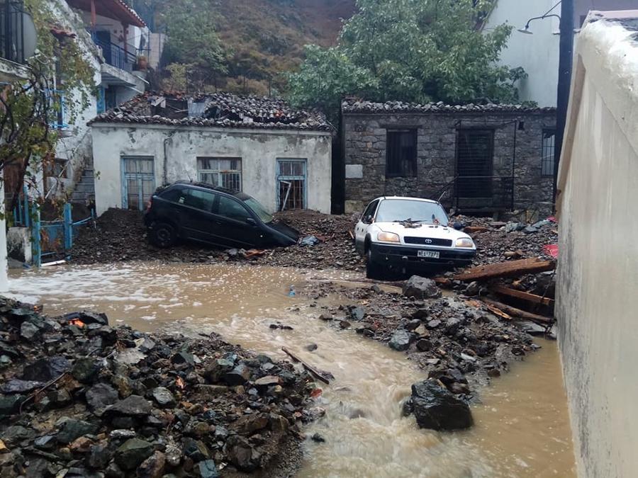 Εικόνες καταστροφής σε Σαμοθράκη και Θάσο