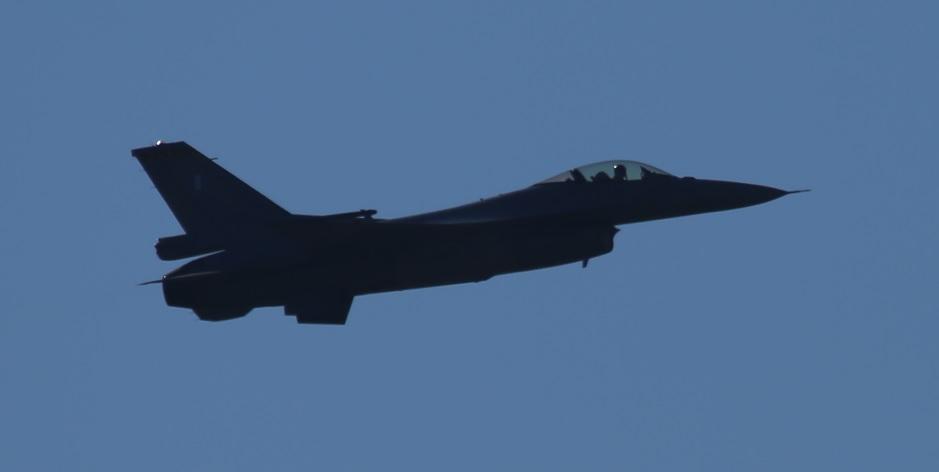 Το πρώτο ελληνικό F-16 Viper με σειριακό αριθμό "005"  ολοκλήρωσε σήμερα με επιτυχία την πρώτη του πτήση, που διήρκησε 61 λεπτά. 