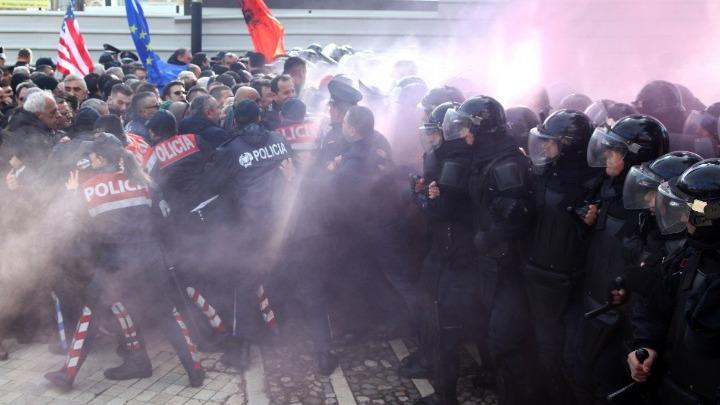 Χαμός στην Αλβανία – Ο Μπερίσα ζητεί τη σύλληψη του Ράμα 