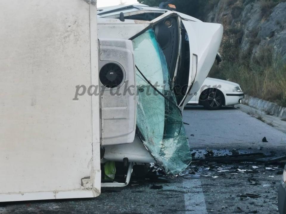 Συγκλονίζουν οι εικόνες από τροχαίο στην Κρήτη-Μια 20χρονη νεκρή, 5 τραυματίες
