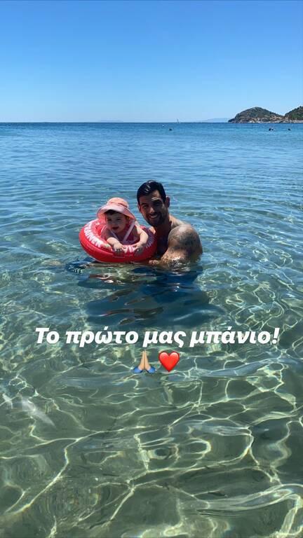 Ελένη Χατζίδου: Το πρώτο μπάνιο με κόρης της στη θάλασσα!