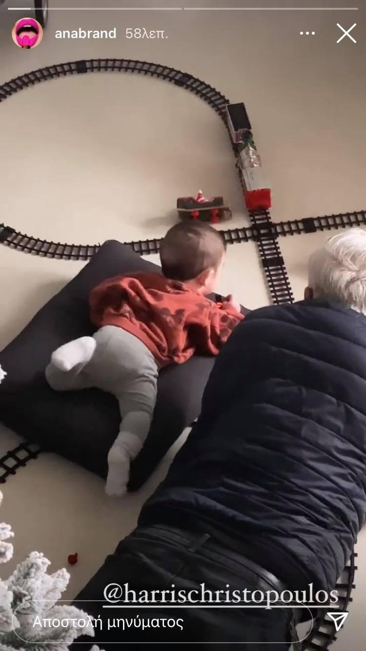 Αννίτα Μπράντ: Φωτογραφίζει τον γιο της την ώρα που κοιμάται