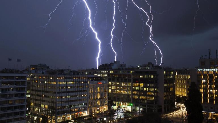 Καιρός: Έρχονται βροχοθύελλες και χιόνια 