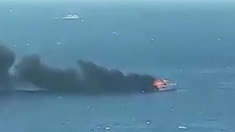  Οι δυο επιβάτες της θαλαμηγού έπεσαν στη θάλασσα για να σωθούν (ΒΙΝΤΕΟ)