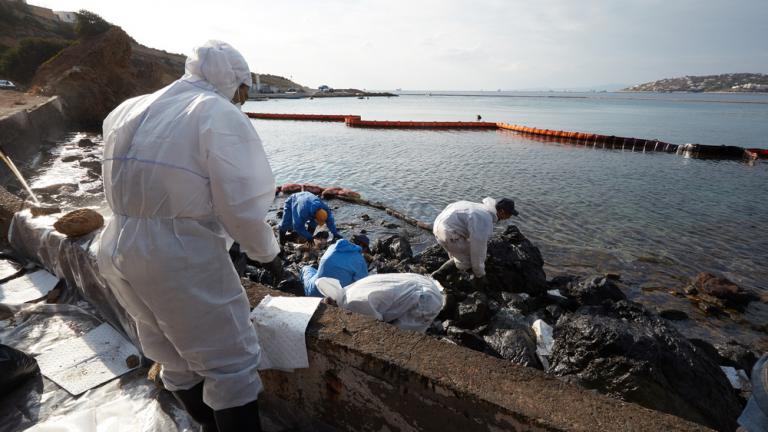 Η πορεία της επιχείρησης απορρύπανσης του Σαρωνικού