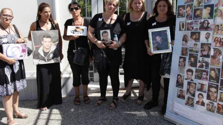 Yπουργείο Δικαιοσύνης: Διαμαρτυρία από μητέρες που έχασαν τα παιδιά τους 