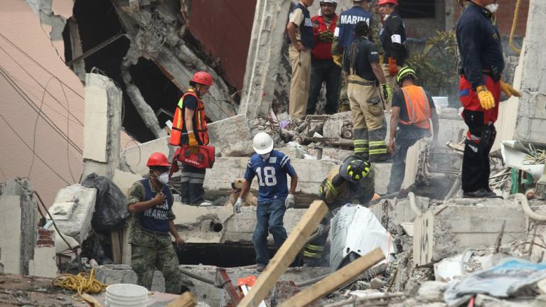 Μεξικό-σεισμός: Κρίσιμες, τελευταίες ώρες στις προσπάθειες για να ανασυρθούν επιζώντες από τα συντρίμμια