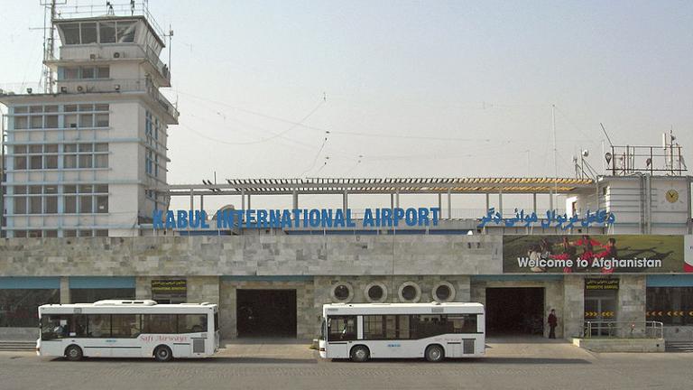 Επίθεση με πυραύλους στο αεροδρόμιο της Καμπούλ μόλις προσγειώθηκε ο Αμερικανός υπουργός Άμυνας (ΦΩΤΟ)