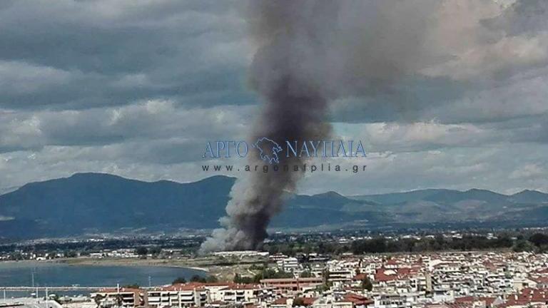 Φωτιά δίπλα σε καταυλισμό Ρομά στο Ναύπλιο (BINTEO)