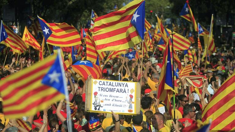 Δημοψήφισμα Καταλονία: «Παρέλυσε» η Βαρκελώνη από τις μαζικές διαδηλώσεις (ΒΙΝΤΕΟ)