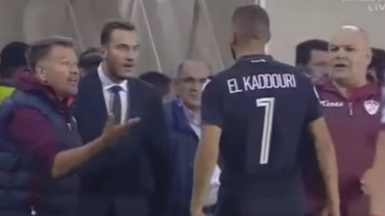 Χαμός στη Λάρισα: Ο Κούγιας έφτυσε στο πρόσωπο τον Ελ Καντουρί (ΒΙΝΤΕΟ)
