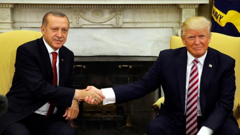 Ο Ερντογάν «ξύνεται στη βέργα του βοσκού»: Ο θυμός του Τραμπ και η ευκαιρία του Τσίπρα