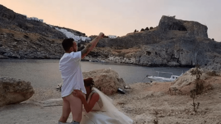 Φωτογραφίες γάμου με τη νύφη να κάνει στοματικό σεξ! - Η μόδα ήρθε στην Ελλάδα! (ΦΩΤΟ)