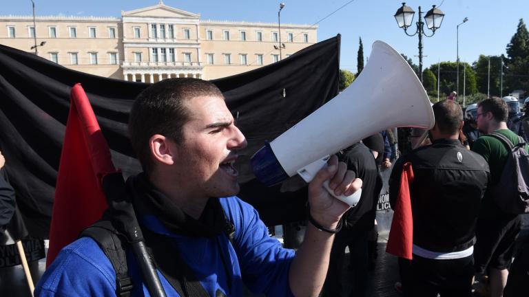 Ταυτόχρονες συγκεντρώσεις ακροδεξιών και αντιφασιστικών οργανώσεων στο Σύνταγμα - Κλειστό το μετρό!