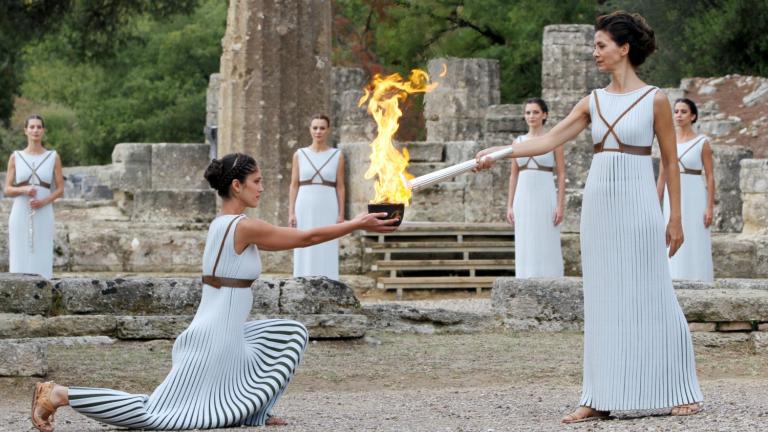 Αρχαία Ολυμπία: Η τελετή αφής της Ολυμπιακής Φλόγας παρουσία του Προκόπη Παυλόπουλου (ΦΩΤΟ)