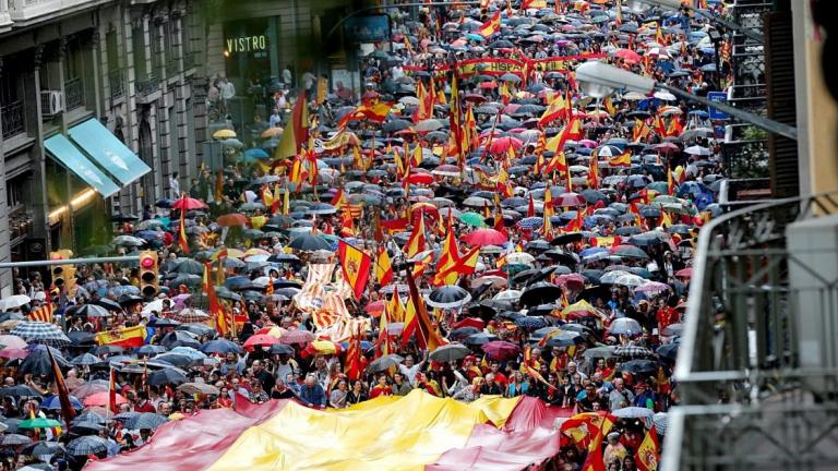 Δημοψήφισμα Καταλονία: Άνοιξε ο δρόμος για τη λήψη μέτρων που θα επιβάλλουν τη «συνταγματική τάξη» - Επιμένουν για ανεξαρτησία οι Καταλανοί