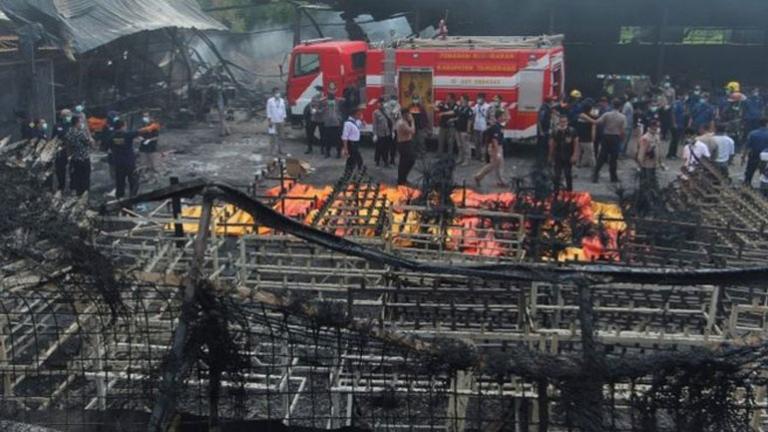 Ινδονησία: 27 νεκροί, 35 τραυματίες από έκρηξη σε εργοστάσιο κατασκευής πυροτεχνημάτων 