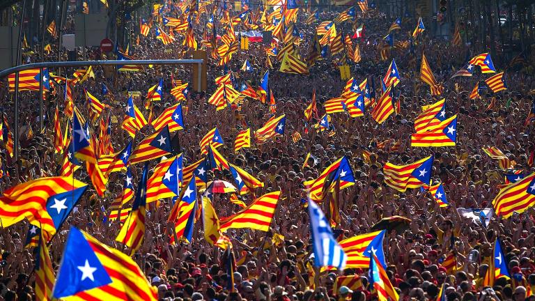 Κρίσιμες στιγμές στην Ισπανία - Αναπόδραστη η ενεργοποίηση του άρθρου 155 - Πώς θα απαντήσουν οι Καταλανοί; 