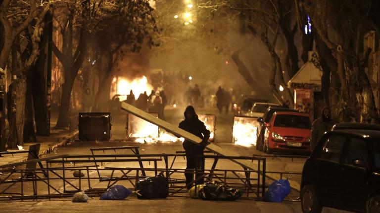 Ένα ακόμα βράδυ με ανθρωποκυνηγητό στα Εξάρχεια