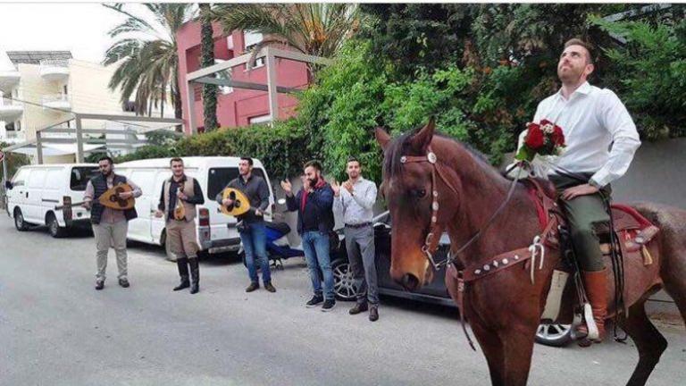 Η πρόταση γάμου που γονάτισε το Ηράκλειο (ΦΩΤΟ)