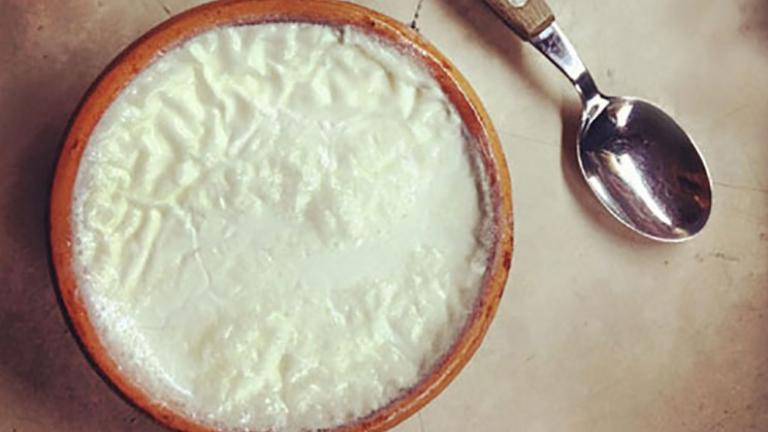 Γνωστή γαλακτοβιομηχανία αποσύρει γιαούρτια της από τα ράφια