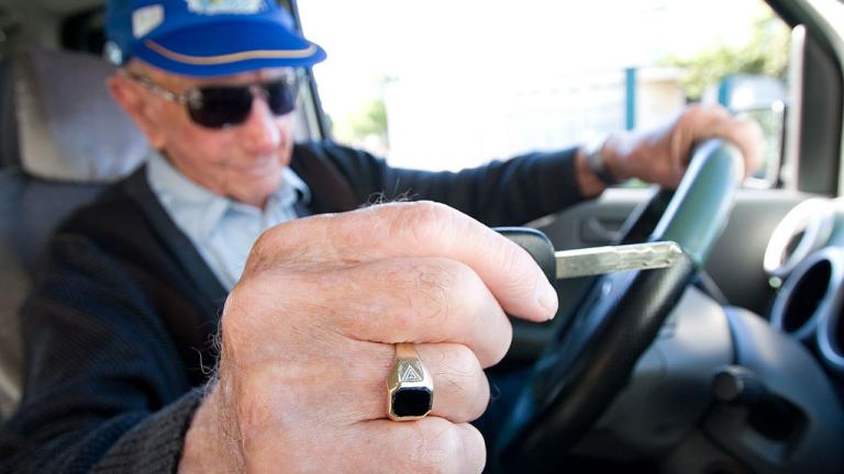 Τι προβλέπεται για την ανανέωση της άδειας οδήγησης για τους πολίτες άνω των 80 ετών 