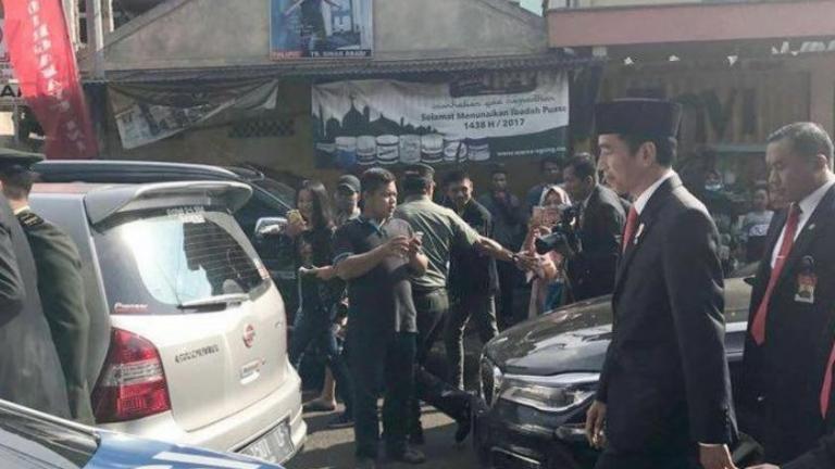 Ινδονησία: Εγκλωβισμένος στο μποτιλιάρισμα, ο πρόεδρος της χώρας αναγκάστηκε να περπατήσει 2 χιλιόμετρα για να φτάσει στον προορισμό του
