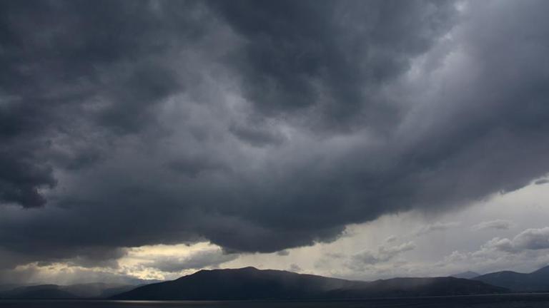 ΚΑΙΡΟΣ 31/10/2017: Συννεφιά με σποραδικές βροχές