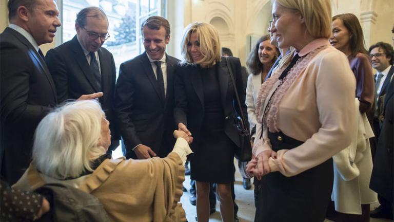 Δηκτικό σχόλιο της κόρης του Πικάσο, στην Μπριζίτ Μακρόν: «Α, έφερε και τη Δουλτσινέα του. Καλημέρα Δουλτσινέα»