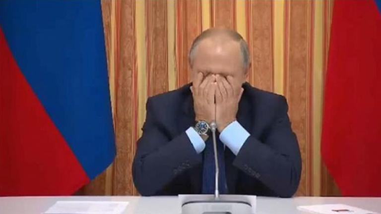 Ένας διαφορετικός Πούτιν: Η στιγμή που σκάει στα γέλια και η θανατηφόρα ατάκα (ΒΙΝΤΕΟ)