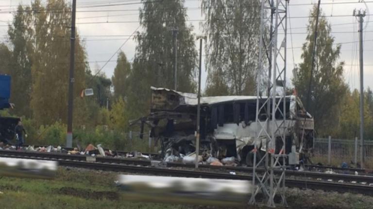 Ρωσία: Τουλάχιστον 19 νεκροί από σύγκρουση λεωφορείου με τραίνο