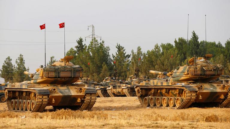 Οι Τούρκοι παίρνουν θέσεις επίθεσης στην Συρία