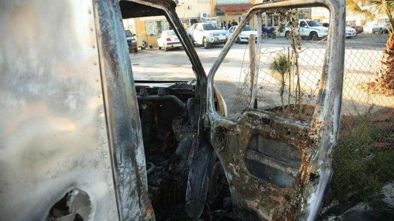 Άγνωστοι πυρπόλησαν δύο οχήματα τα ξημερώματα στην περιοχή του Ζωγράφου 