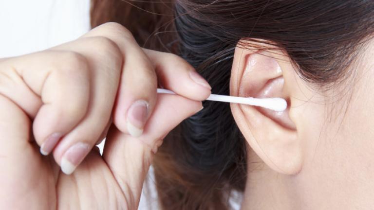 Προσοχή με τις μπατονέτες – Πώς αλλιώς να καθαρίσετε τα αυτιά σας με ασφάλεια