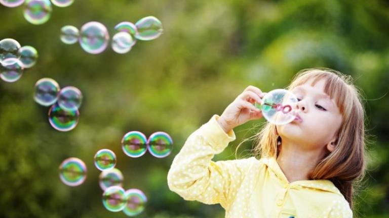 Δέκα πράγματα που κάνουν τα παιδιά πιο ευτυχισμένα