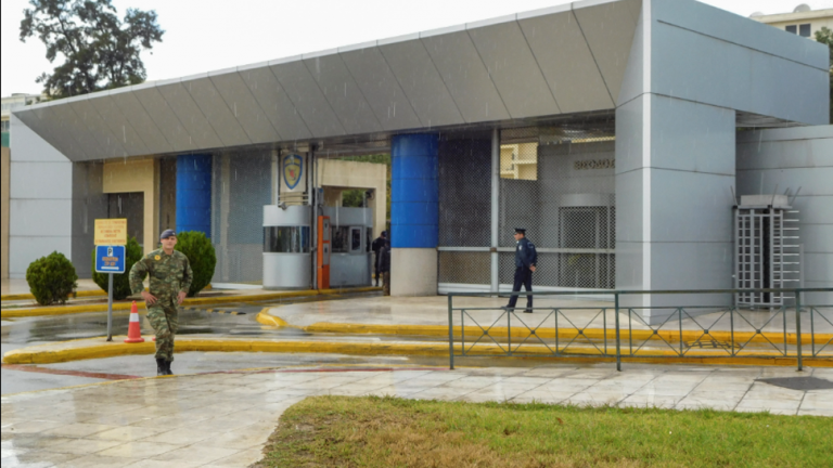 Πώς σχολιάζει η Ηurriyet το «ντου» Ρουβίκωνα στο ΥΠΕΘΑ; (ΦΩΤΟ)