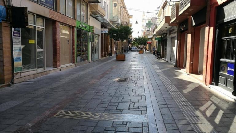 Γιατί κατεβάζουν ρολά τα καταστήματα στη Χίο