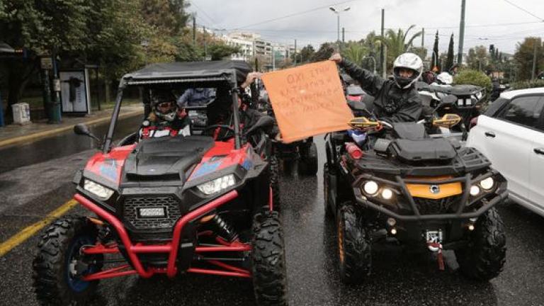 Στο υπουργείο Μεταφορών οι «γουρούνες» (ΦΩΤΟ)